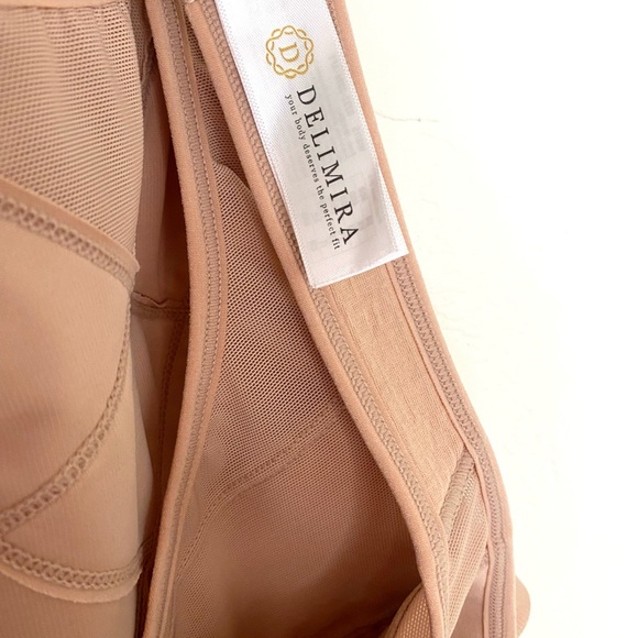 Delimira front closure Bra full coverage tan 40D Woman's with X back support - Picture 6 of 7